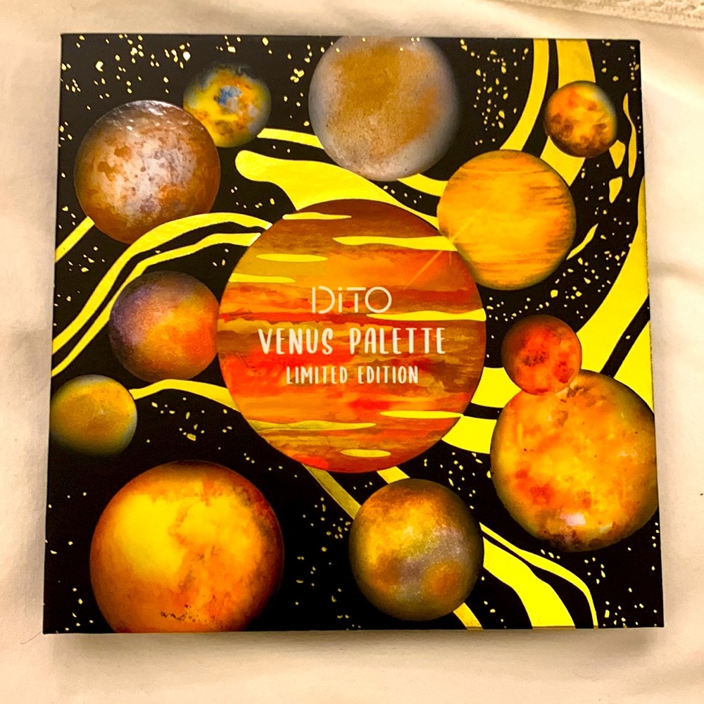 Venus ditto eyeshadow palette